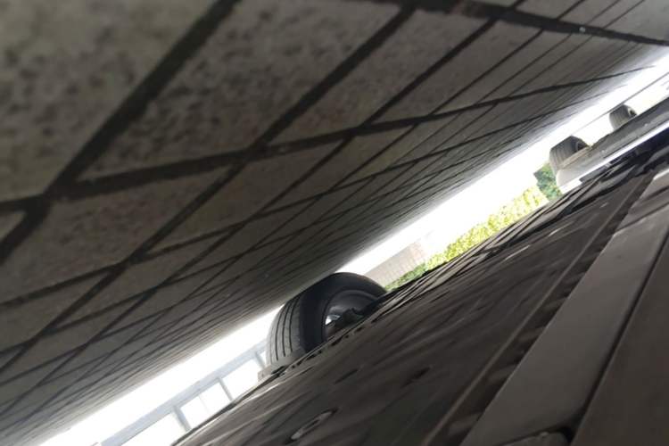 Used Nio ES6 2025 75 kWh Right Side Sill