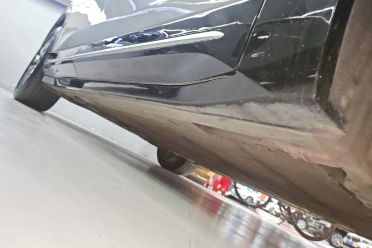 Used Nio ES6 2025 75 kWh Right Side Sill