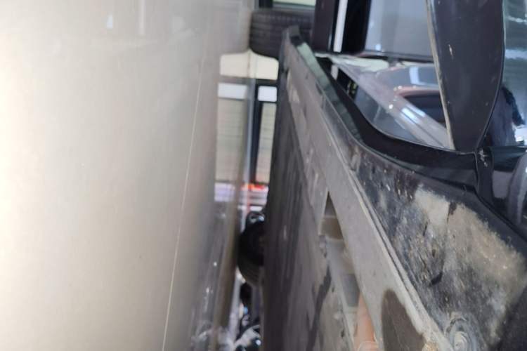 Used Nio ES6 2025 75 kWh Right Side Sill
