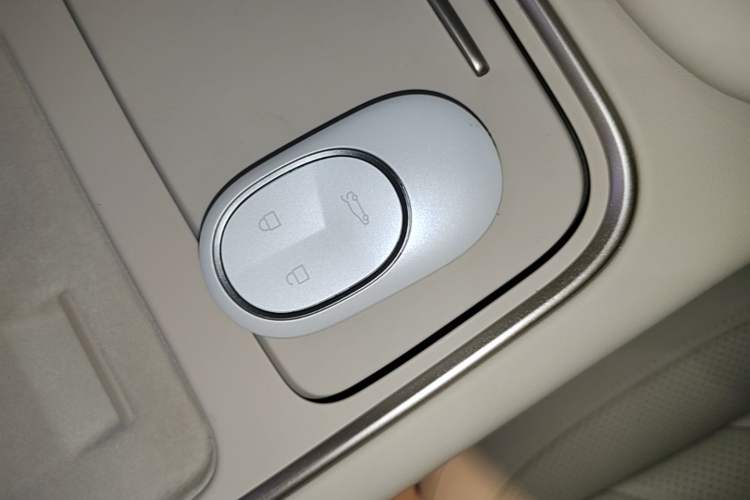 Used Nio ES6 2025 75 kWh Vehicle Key