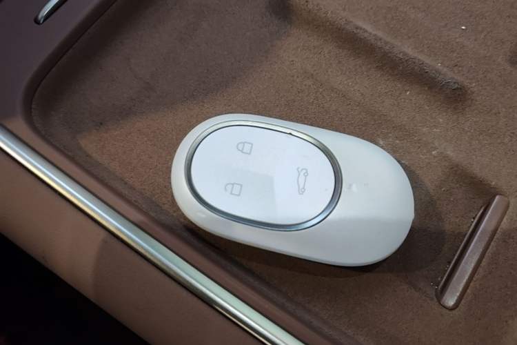 Used Nio ES6 2025 75 kWh Vehicle Key