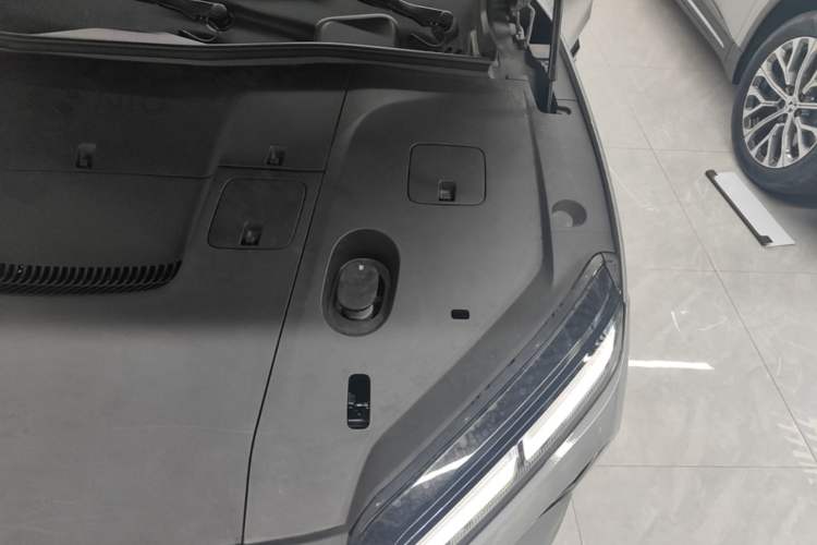 Used Nio ES6 2025 75 kWh Engine Bay Left