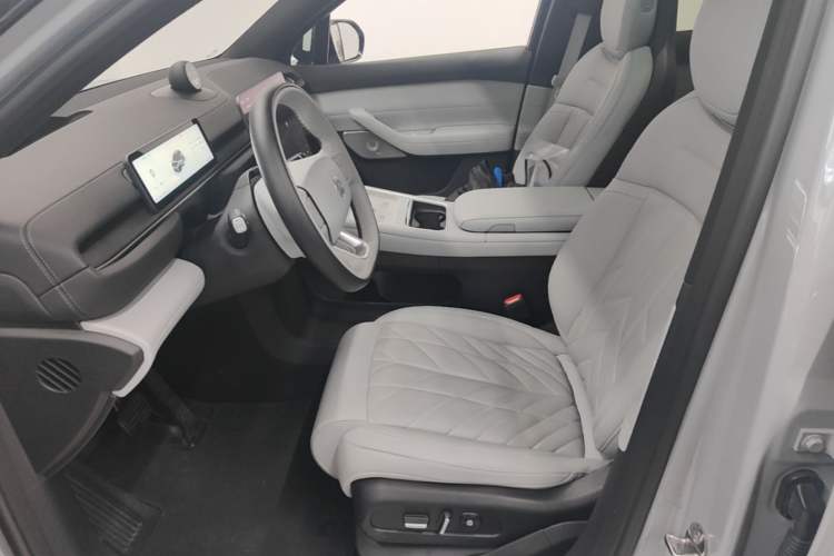 Used Nio ES6 2025 75 kWh Left Front Seat