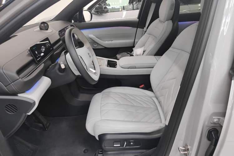 Used Nio ES6 2025 75 kWh Left Front Seat