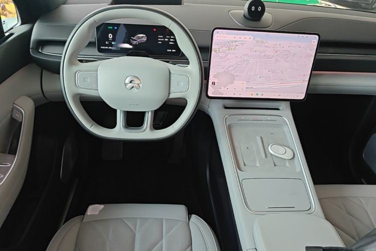 Used Nio ES6 2025 75 kWh Center Console