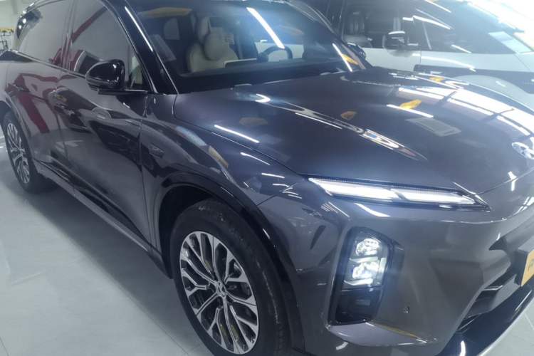 Used Nio ES6 2025 75 kWh Front Right 45 Deg