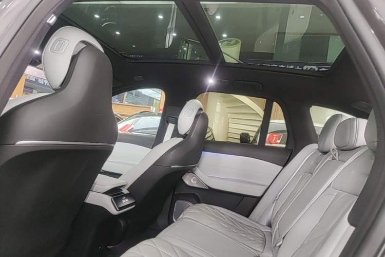 Used Nio ES6 2025 75 kWh Headliner