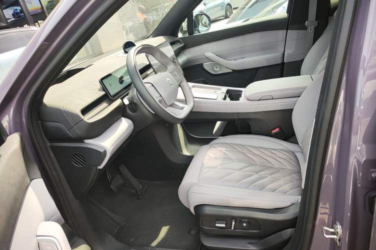 Used Nio ES6 2025 75 kWh Left Front Seat