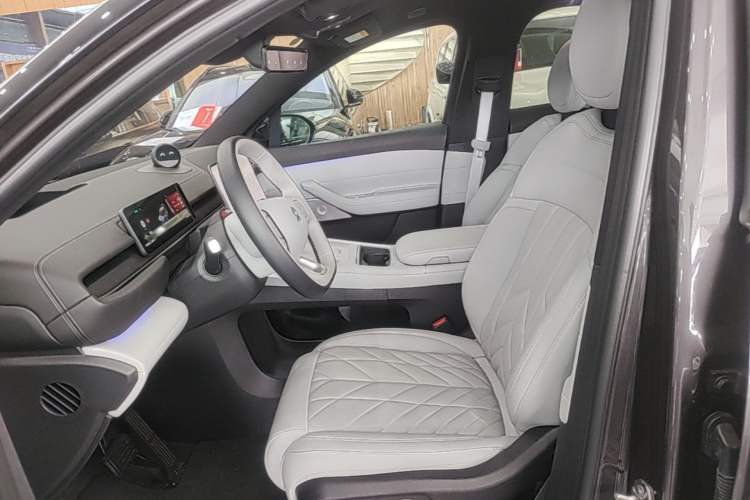 Used Nio ES6 2025 75 kWh Left Front Seat