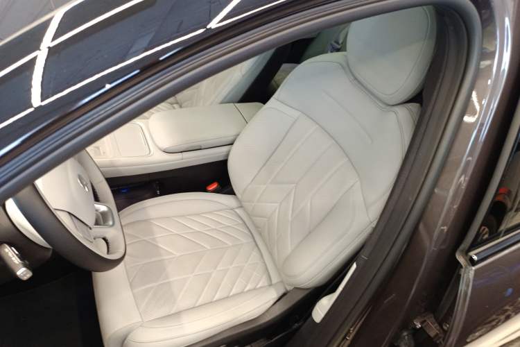 Used Nio ES6 2025 75 kWh Left Front Seat