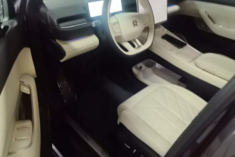 Used Nio ES6 2025 75 kWh Left Front Seat