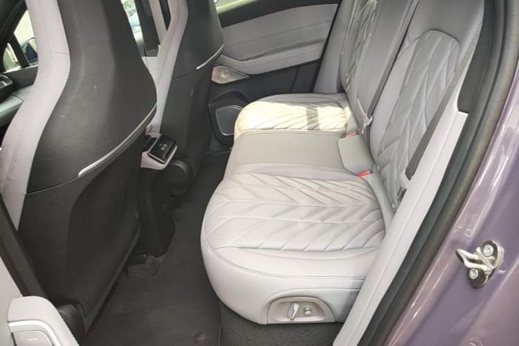 Used Nio ES6 2025 75 kWh Left Rear Seat
