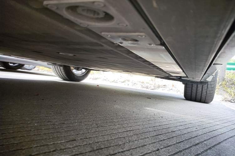 Used Nio ES6 2025 75 kWh Left Side Sill