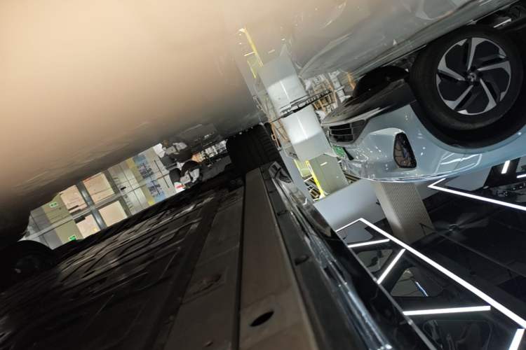 Used Nio ES6 2025 75 kWh Left Side Sill