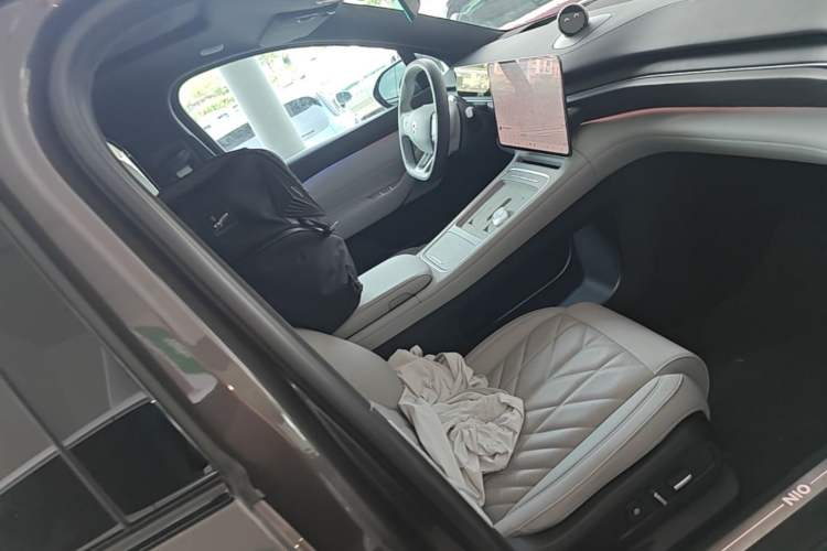 Used Nio ES6 2025 75 kWh Right Front Seat