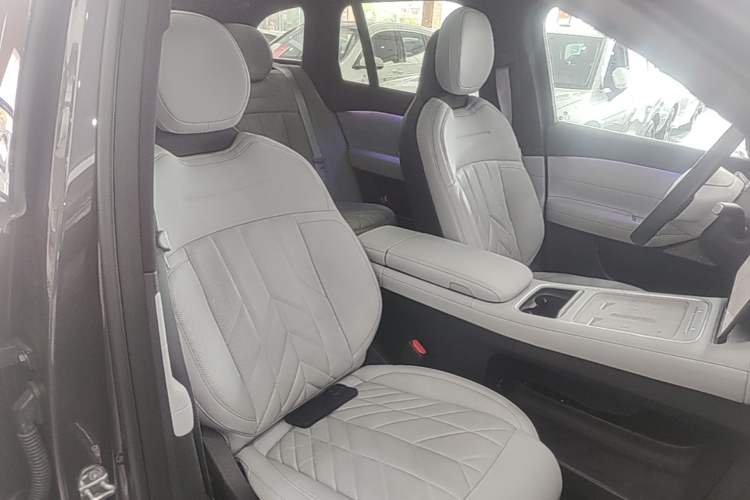 Used Nio ES6 2025 75 kWh Right Front Seat