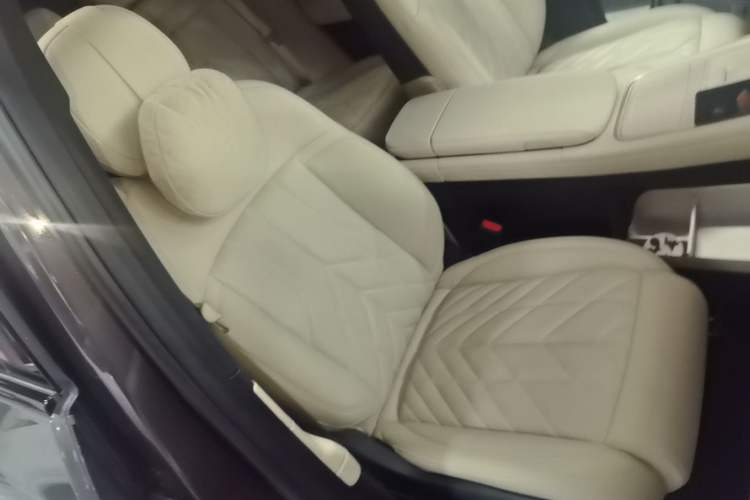 Used Nio ES6 2025 75 kWh Right Front Seat