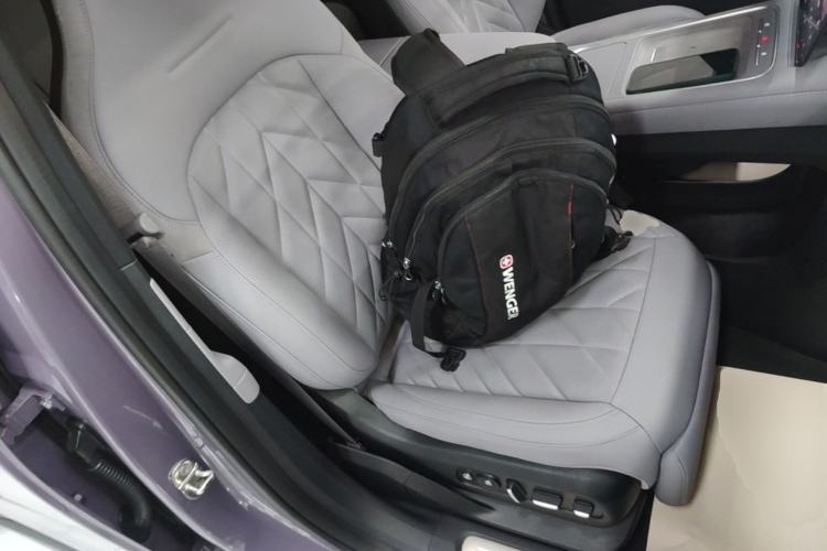 Used Nio ES6 2025 75 kWh Right Front Seat