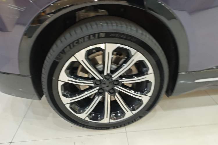Used Nio ES6 2025 75 kWh Right Rear Wheel Hub