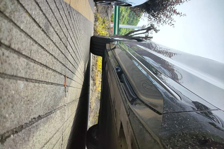Used Nio ES6 2025 75 kWh Right Side Sill