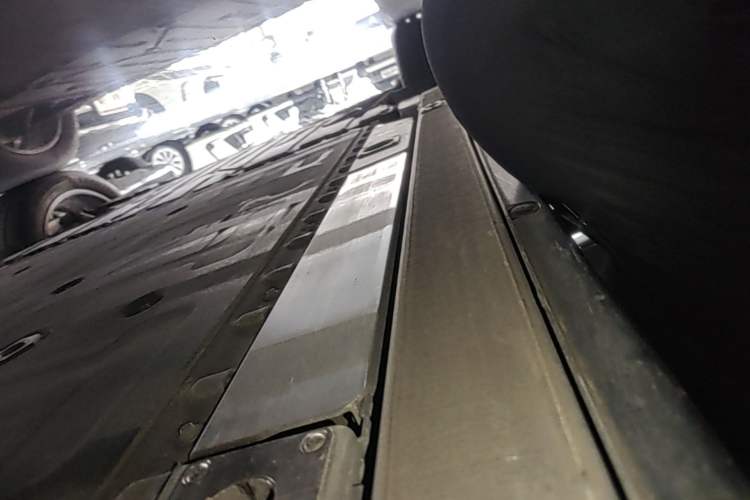Used Nio ES6 2025 75 kWh Right Side Sill