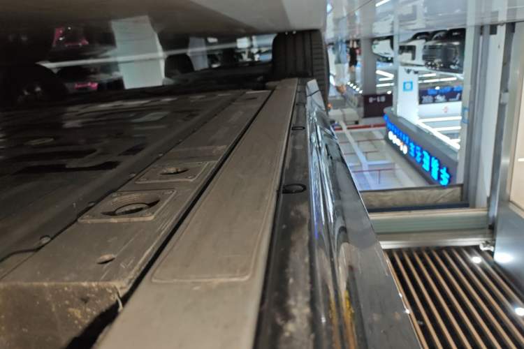 Used Nio ES6 2025 75 kWh Right Side Sill