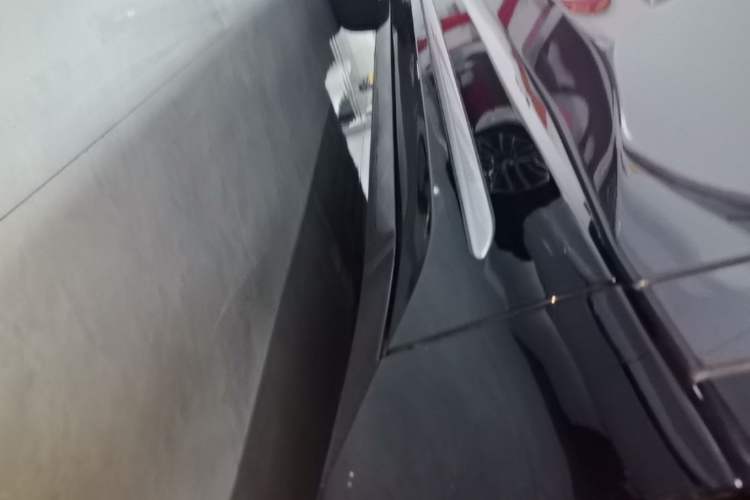 Used Nio ES6 2025 75 kWh Right Side Sill