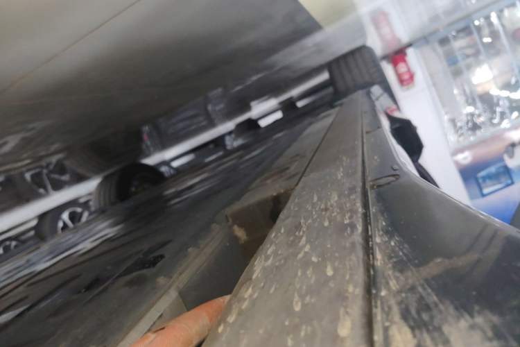 Used Nio ES6 2025 75 kWh Right Side Sill