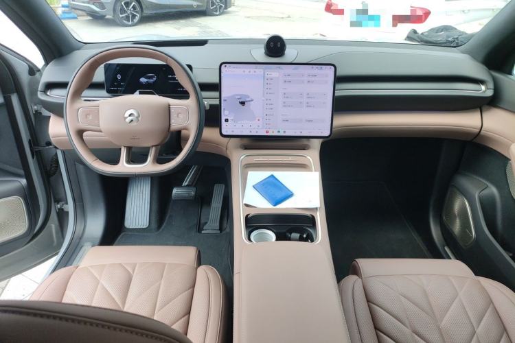 Used Nio ES6 2025 75 kWh Center Console