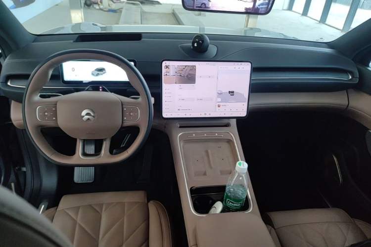 Used Nio ES6 2025 75 kWh Center Console