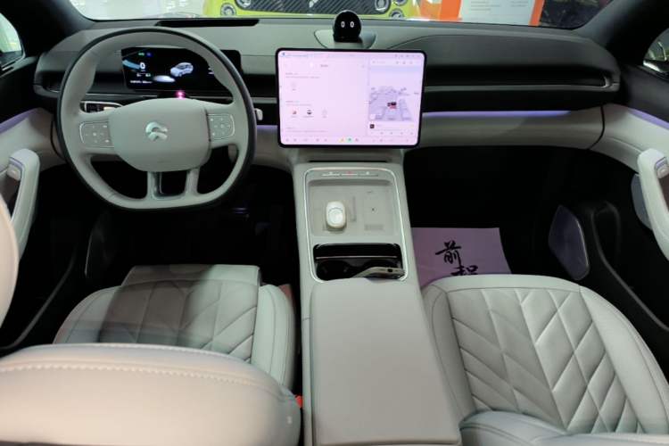 Used Nio ES6 2025 75 kWh Center Console