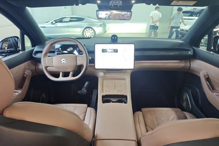 Used Nio ES6 2025 75 kWh Center Console