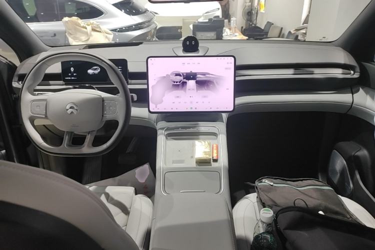 Used Nio ES6 2025 75 kWh Center Console