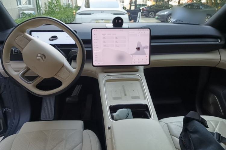 Used Nio ES6 2025 75 kWh Center Console