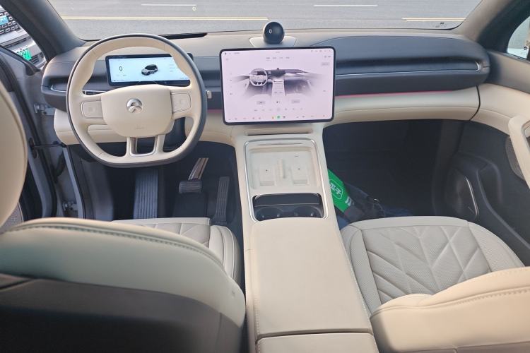 Used Nio ES6 2025 75 kWh Center Console
