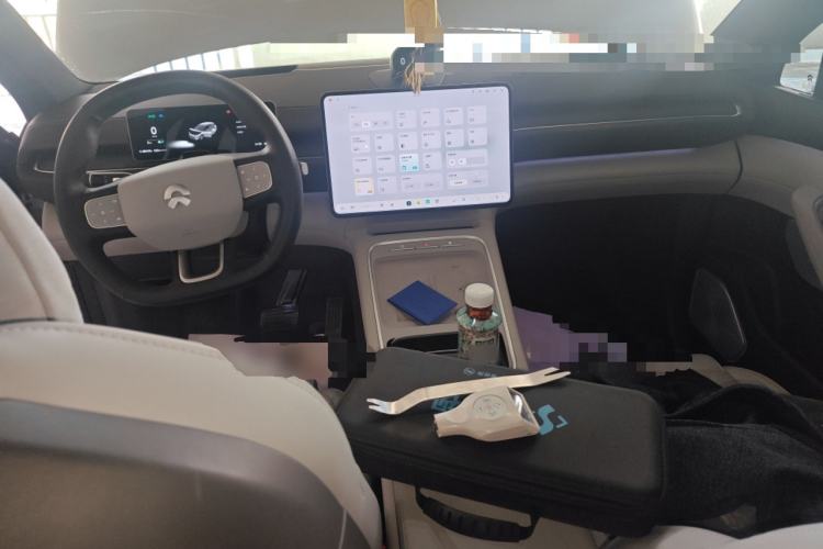 Used Nio ES6 2025 75 kWh Center Console