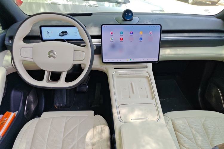 Used Nio ES6 2025 75 kWh Center Console