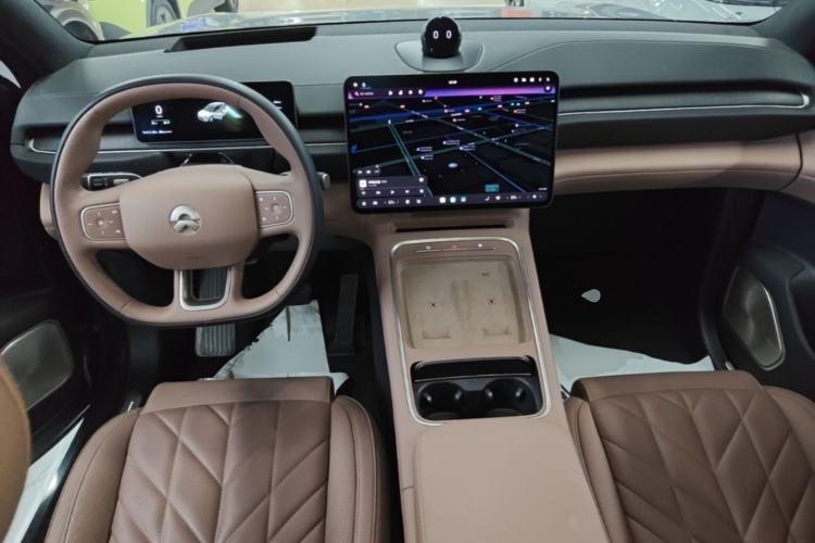 Used Nio ES6 2025 75 kWh Center Console