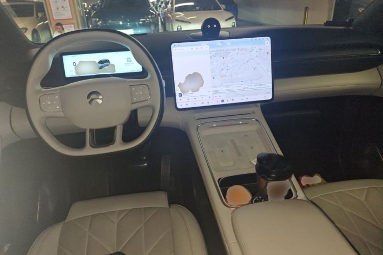 Used Nio ES6 2025 75 kWh Center Console
