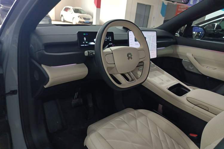 Used Nio ES6 2025 75 kWh Center Console