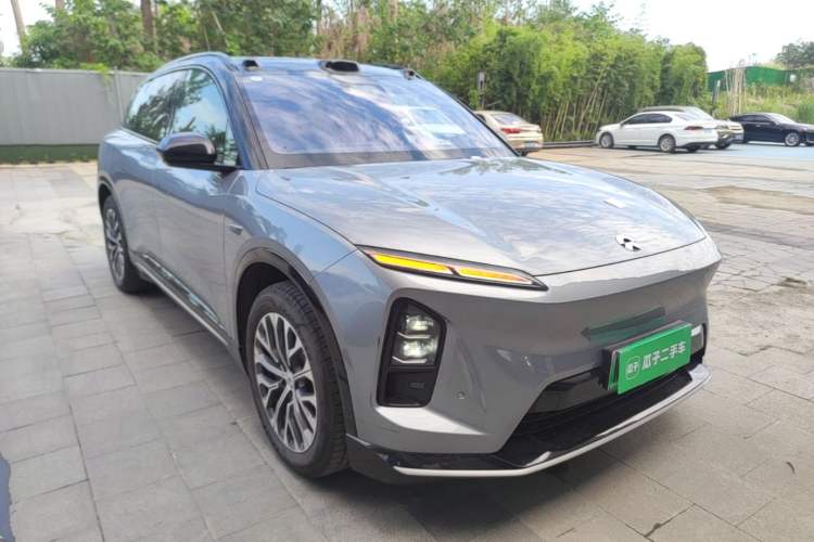 Used Nio ES6 2025 75 kWh Front Right 45 Deg