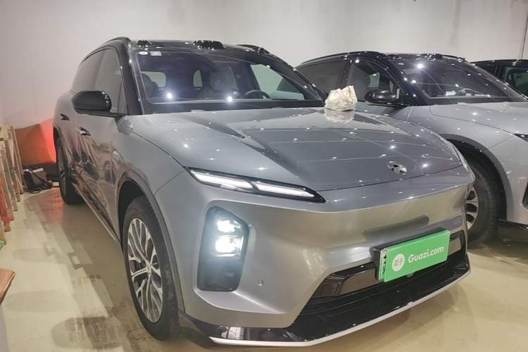 Used Nio ES6 2025 75 kWh Front Right 45 Deg