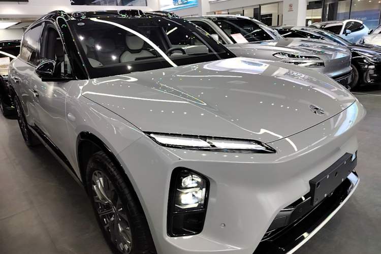 Used Nio ES6 2025 75 kWh Front Right 45 Deg