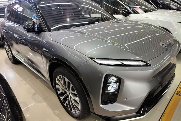 Used Nio ES6 2025 75 kWh Front Right 45 Deg