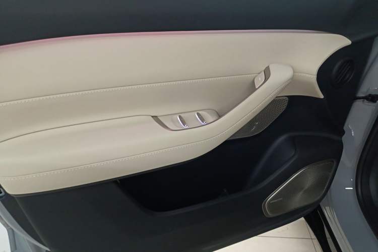 Used Nio ES6 2025 75 kWh Left Front Door Interior