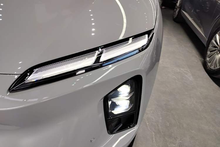 Used Nio ES6 2025 75 kWh Left Front Headlight