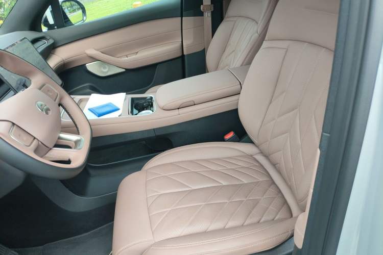 Used Nio ES6 2025 75 kWh Left Front Seat