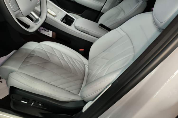 Used Nio ES6 2025 75 kWh Left Front Seat