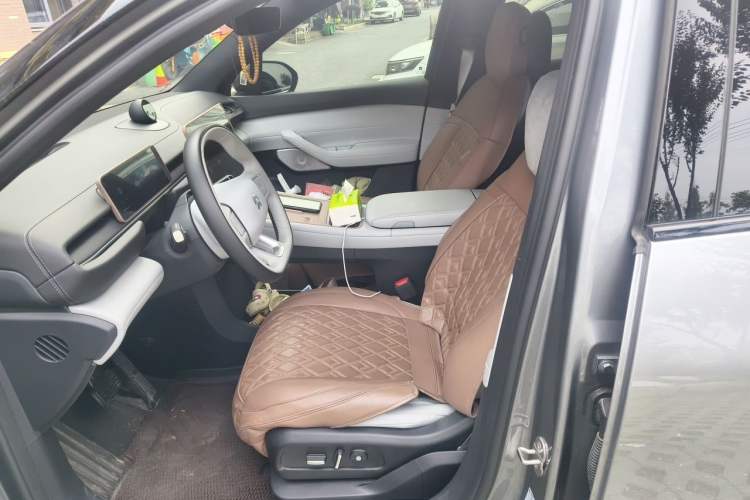 Used Nio ES6 2025 75 kWh Left Front Seat
