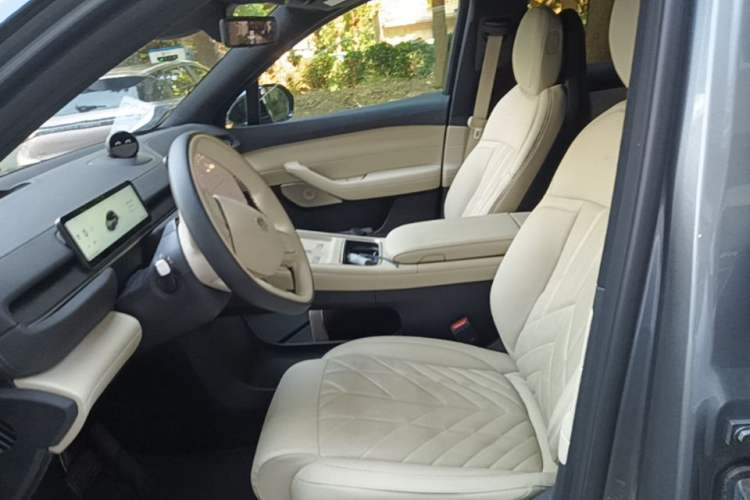 Used Nio ES6 2025 75 kWh Left Front Seat